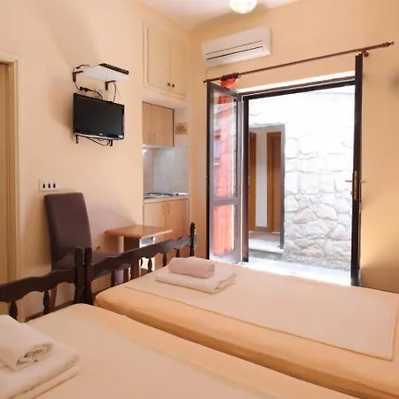 Magda- Backside Studio With Outside Patio Apartmán Cavtat